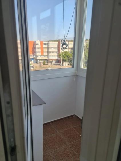 Apartament cu 2 camere decomandat în Podul de Fier