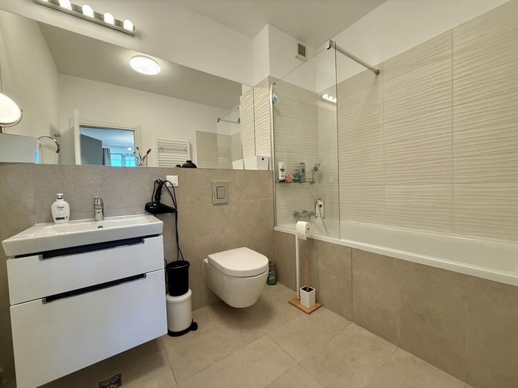 Apartament cu 3 camere decomandat, mobilat în Băneasa
