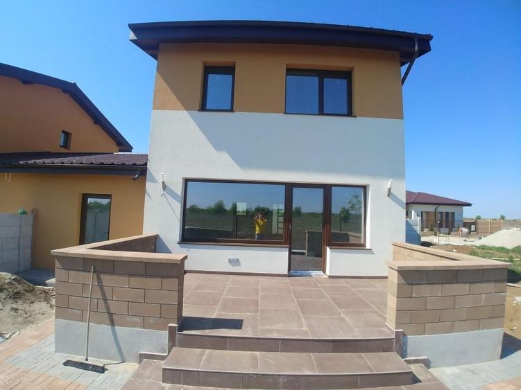 Casă individuală cu 3 camere cu Garaj în Crevedia