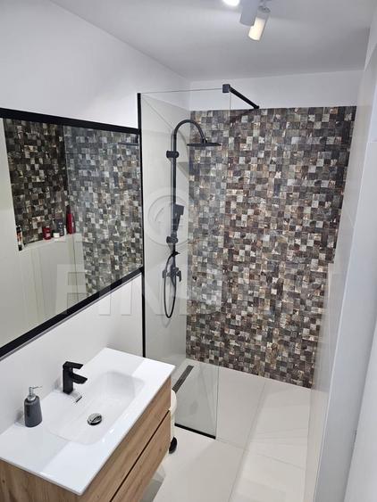 Apartament cu 3 camere semidecomandat, mobilat în Borhanci