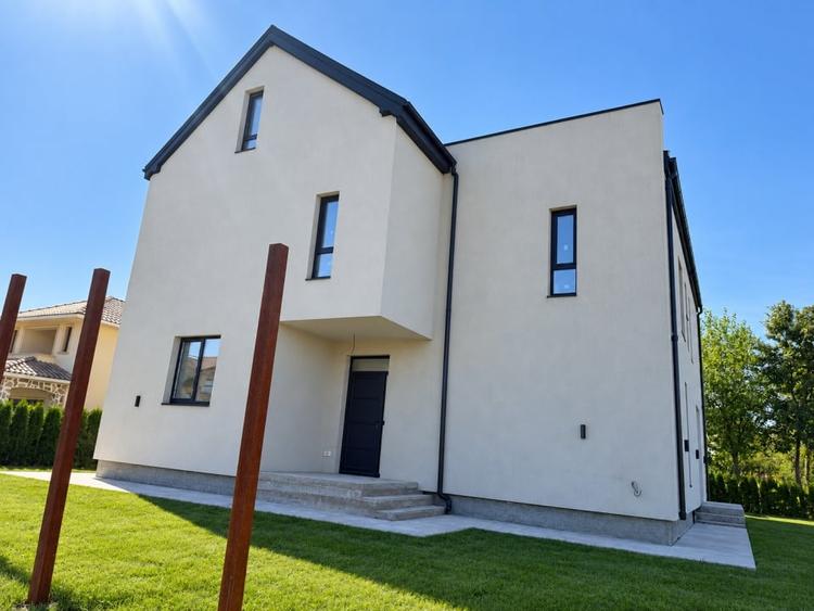 Casă individuală cu 7 camere cu Canalizare în Corbeanca