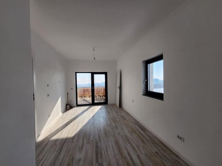 CARTIER PRIVAT, CASA 4 CAMERE, 2 BAI, MIROSLAVA , PLACA DE BETON PESTE ETAJ - 10