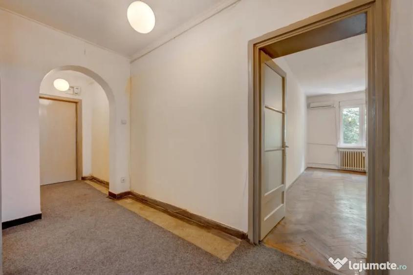 Apartament cu 2 camere decomandat în Basarabia
