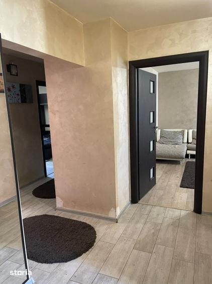 Apartament cu 3 camere decomandat în Dobrețu