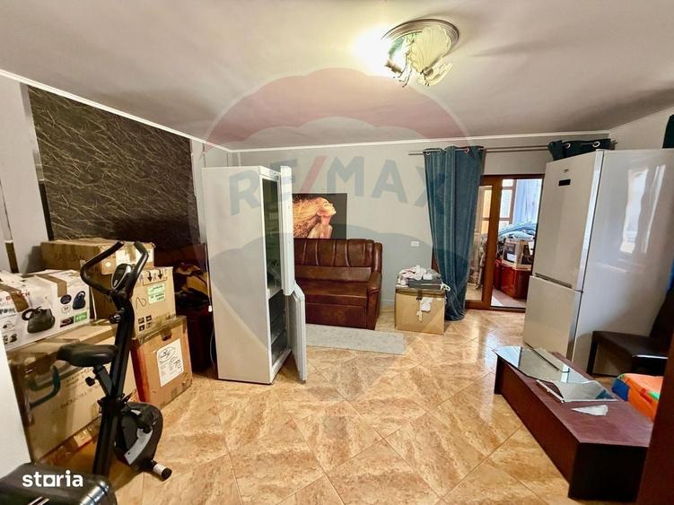 Casă cu 4 camere în Vânători