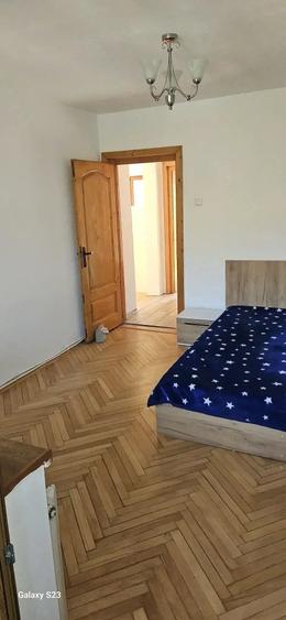 Apartament cu 3 camere semidecomandat în Grigorescu