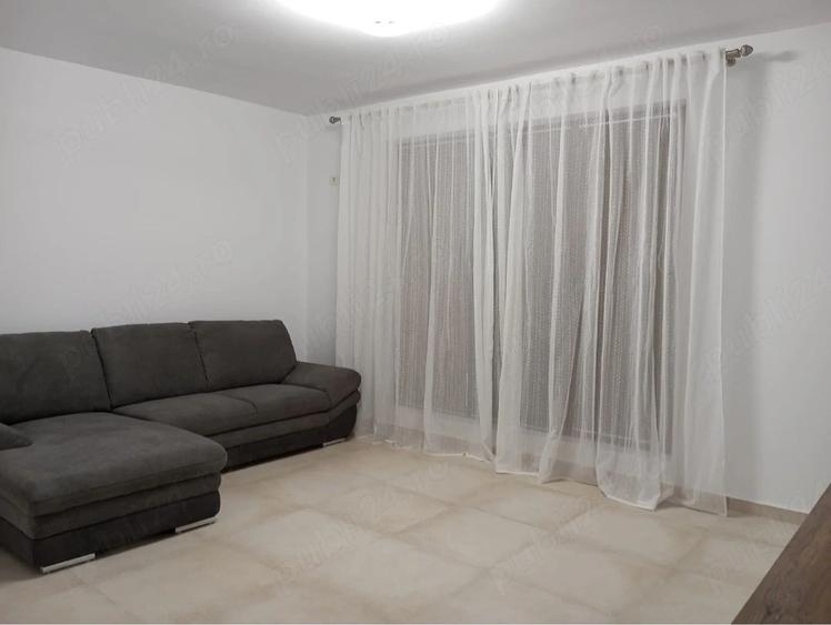 Apartament cu 3 camere decomandat în Titan