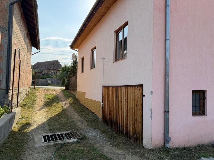 Casă cu 4 camere în Ludoș