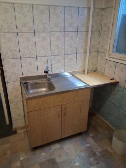 Apartament cu 2 camere decomandat în Victoriei
