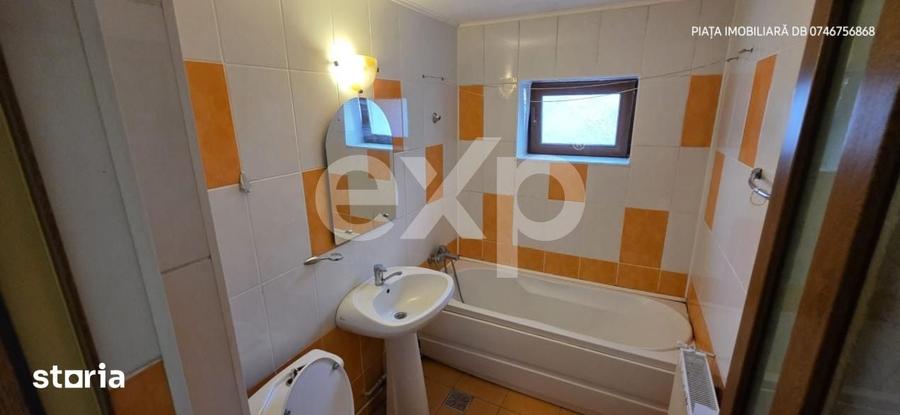 Apartament cu 4 camere decomandat în Central