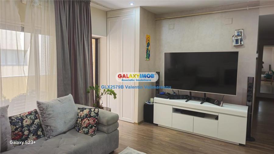 Apartament cu 3 camere decomandat, mobilat în Est
