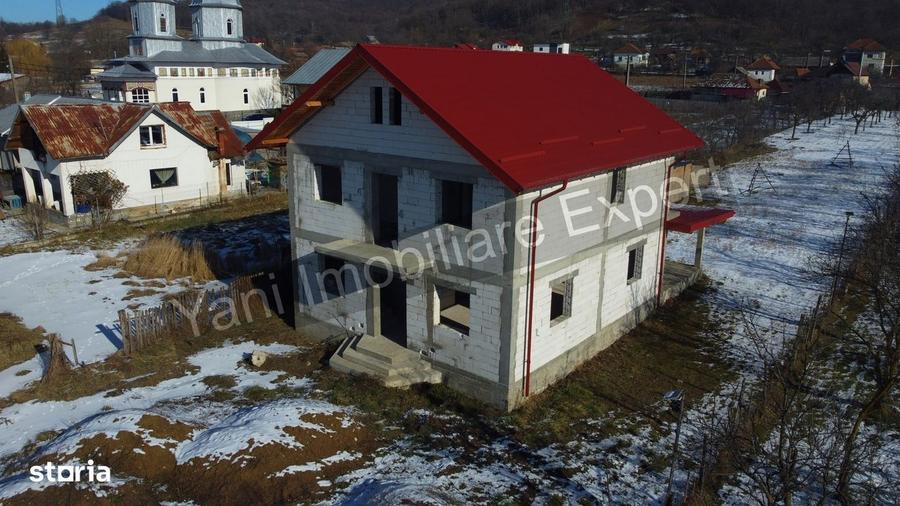 Casă cu 4 camere în Zigoneni