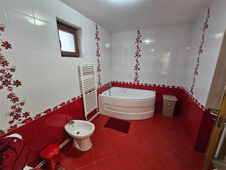 Casă individuală cu 5 camere cu Canalizare în Aeroport