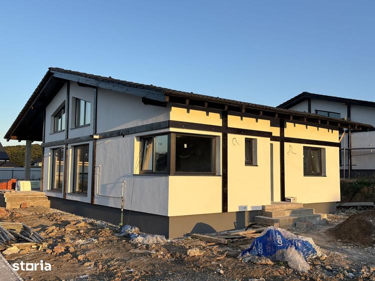 Casă cu 4 camere cu Teren 700 Mp în Livezeni