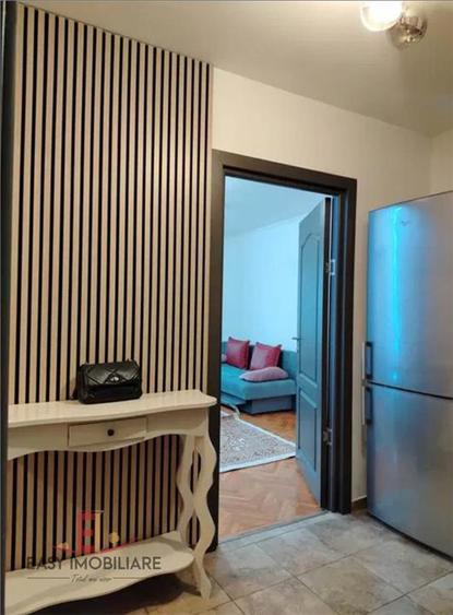 Apartament cu 3 camere semidecomandat, mobilat în Tudor