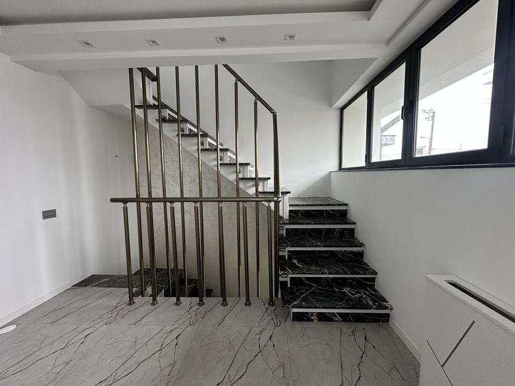 Casă individuală cu 10 camere cu Canalizare în Pipera