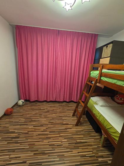 Apartament cu 4 camere semidecomandat în Tomis Nord