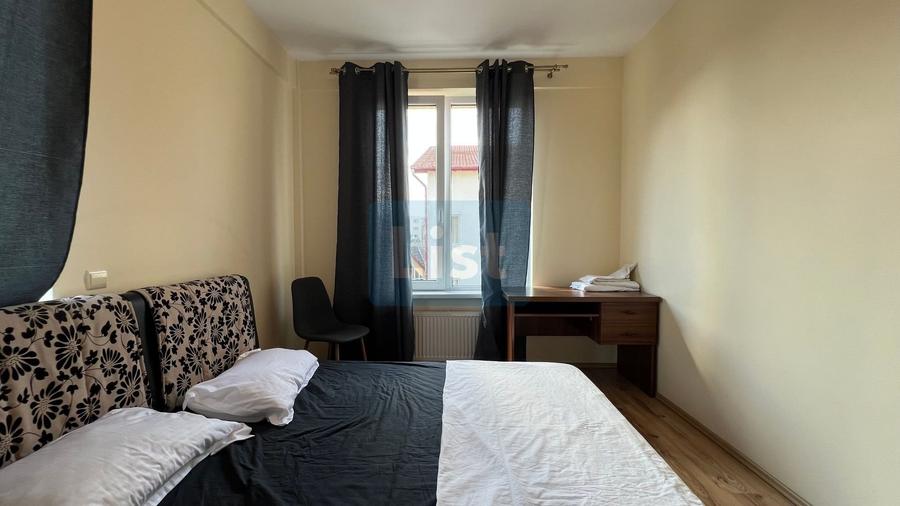 Apartament cu 4 camere semidecomandat, mobilat în Zorilor
