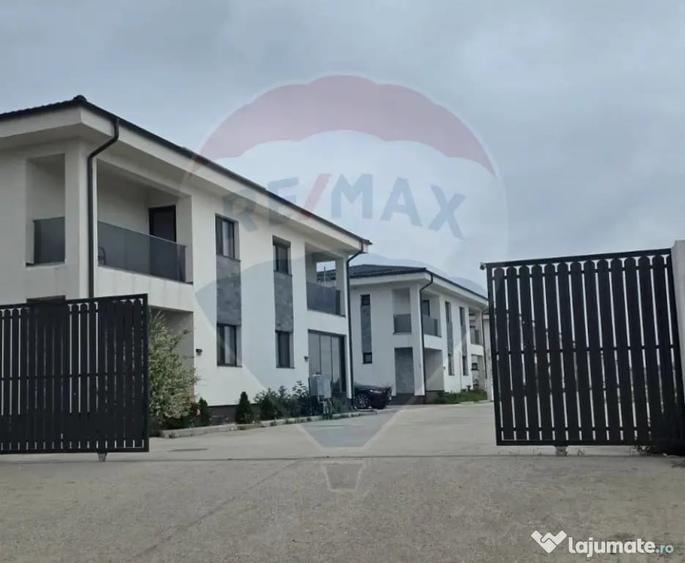 Casă cu 5 camere cu Teren 250 Mp în Clinceni