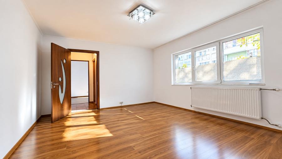 Apartament cu 2 camere semidecomandat în Soarelui