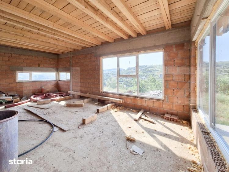 Casă cu 4 camere cu Teren 2000 Mp în Baciu
