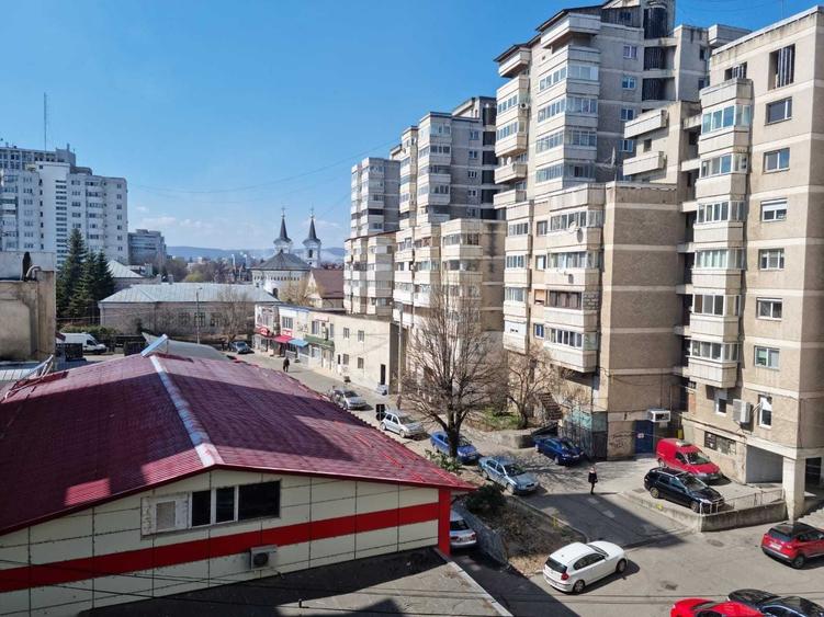 Garsonieră decomandată în 9 Mai
