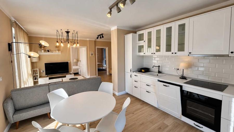 Apartament cu 3 camere decomandat în Central