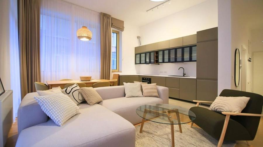 Apartament cu 3 camere semidecomandat, mobilat în Bucureștii Noi