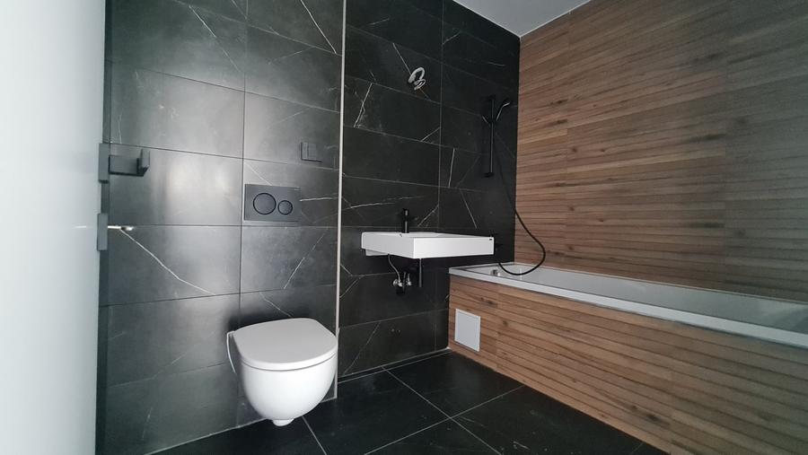 Apartament cu 2 camere decomandat în Titan