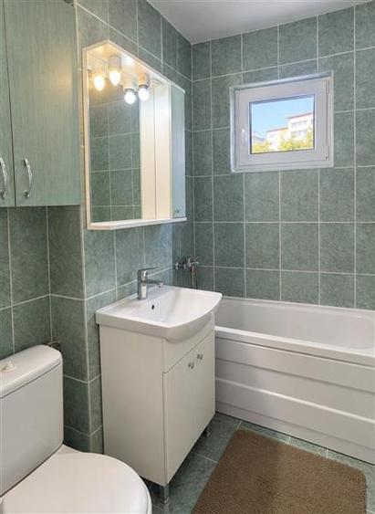 Apartament cu 3 camere semidecomandat în Păcurari