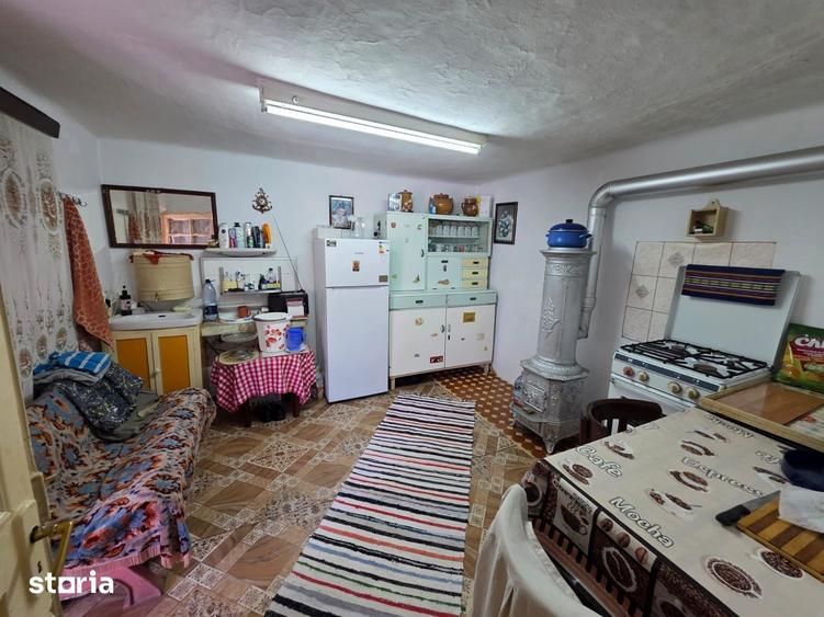 Casă cu 4 camere cu Teren 2000 Mp în Central