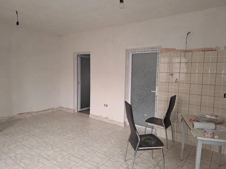 Casă cu Teren 1630 Mp în Străoane