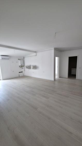 Apartament cu 3 camere în Petru Rareș
