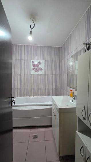 Apartament cu 3 camere semidecomandat în Vitan-Bârzești