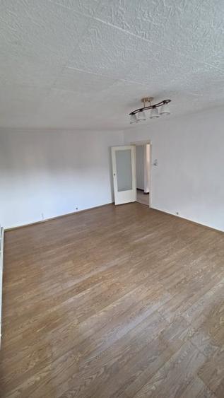Apartament cu 3 camere decomandat în Micro 17