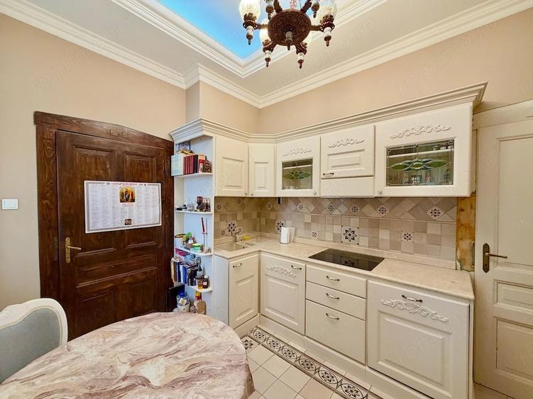 Apartament cu 3 camere semidecomandat în Sinaia