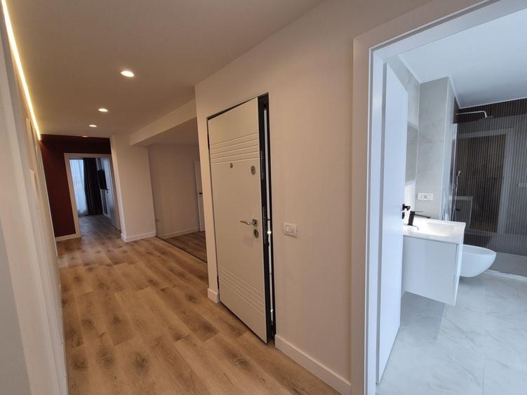 Duplex cu 12 camere cu Canalizare în Băneasa