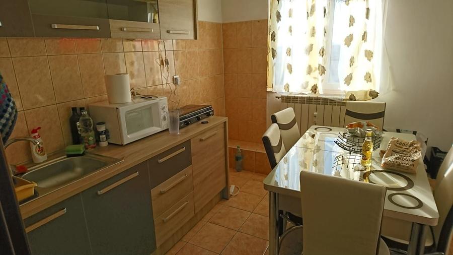 Apartament cu 3 camere semidecomandat în Inel II