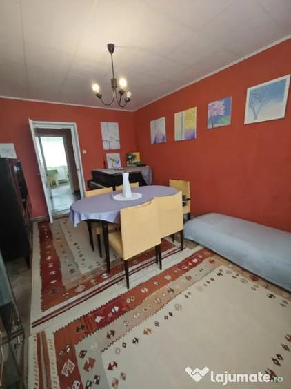 Apartament cu 4 camere decomandat în Săsar