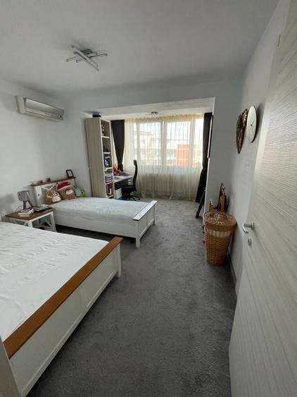 Apartament cu 4 camere decomandat, mobilat în Grivița