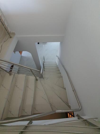 Casă cu 4 camere în Săbăreni