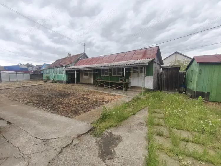 Casă cu 2 camere cu Teren 1600 Mp în Grămești