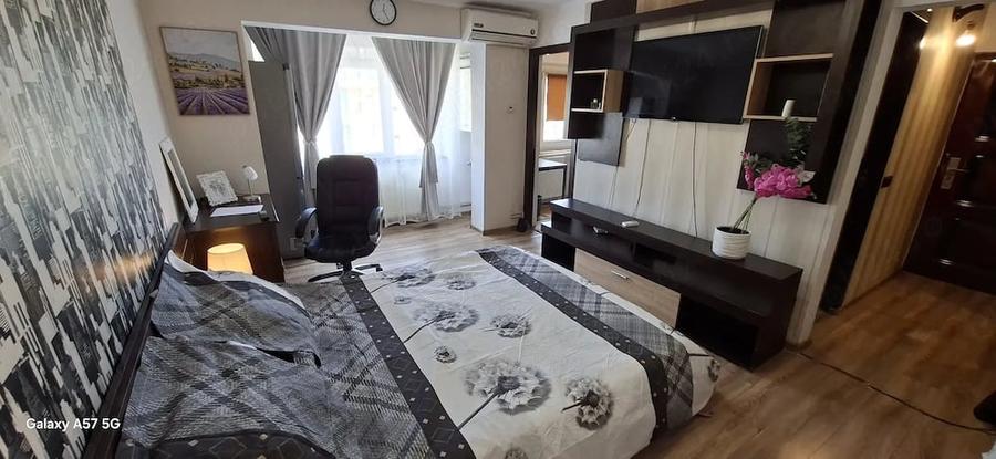 Garsonieră decomandată în Central