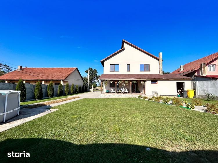 Casă cu 5 camere cu Teren 580 Mp în Central