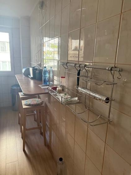 Apartament cu 2 camere semidecomandat, mobilat în P-ța Victoriei
