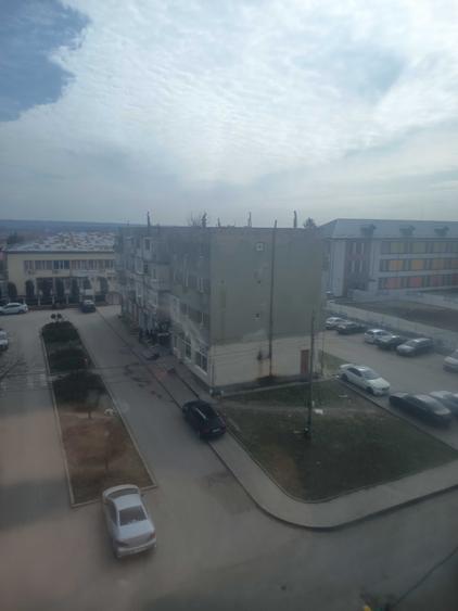 Apartament cu 3 camere semidecomandat în Ștefănești