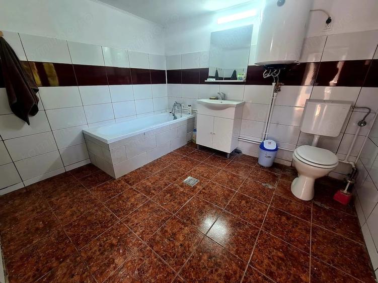Casă cu 3 camere cu Teren 1800 Mp în Gătejești