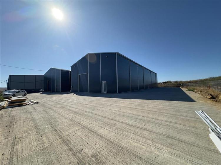 Spațiu industrial, de 585 mp, în Lețcani