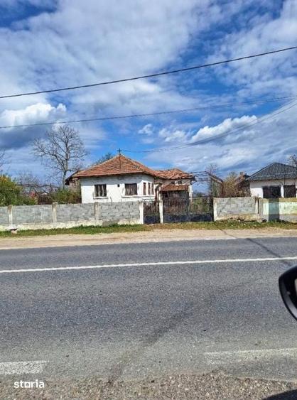 Casă cu 3 camere cu Teren 2504 Mp în Teasc
