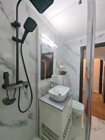 Apartament cu 4 camere decomandat în Centrul Civic